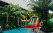 Swimming Pool 5 Grand Tjokro Balikpapan