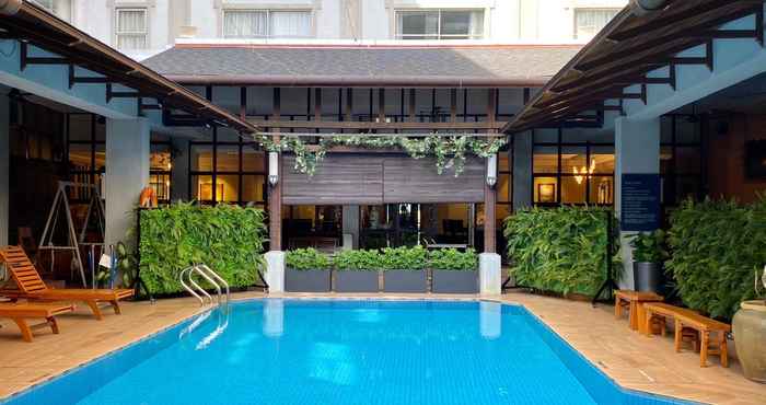 Swimming Pool Hotel Maluri