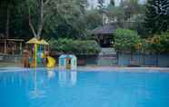 สระว่ายน้ำ 7 Pangrango Resort Sukabumi