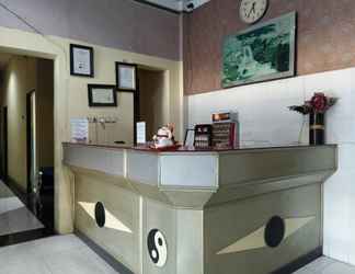 Lobi 2 OYO 93046 Hotel Fortuna Parepare