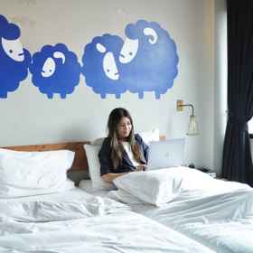 Bedroom 1 Kokotel Bangkok Surawong, ศูนย์ไปรษณีย์กรุงเทพ Hotels