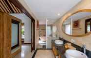 Toilet Kamar 6 Dedary Resort Ubud by Ini Vie Hospitality