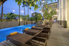 Swimming Pool Premier Place Surabaya Airport