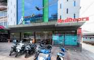 Luar Bangunan 2 RedDoorz Premium near Grand Batam Mall