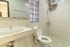 In-room Bathroom Holiday Beach Inn Pangandaran