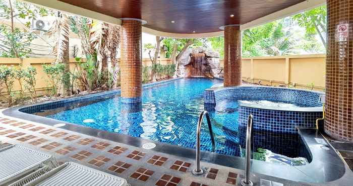 Swimming Pool Nova Gold Hotel by Compass Hospitality