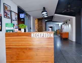 Sảnh chờ 2 18 Coins Budget Hotel