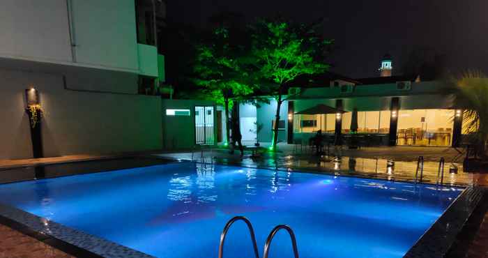 Swimming Pool Hotel Antares