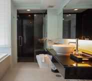 ห้องน้ำภายในห้อง 4 Nora Chaweng Hotel