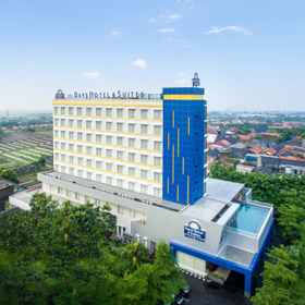 Exterior / Building 1 Days Hotel and Suites Jakarta airport, Pahala Kencana Cimone Hotels