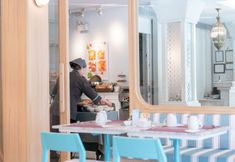 Restaurant 6 The Verandah Hotel