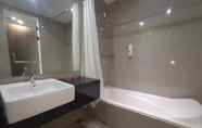 Toilet Kamar 4 Grand Hawaii Hotel