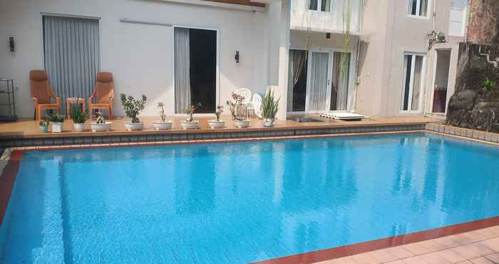 Swimming Pool Aryani Suites Syariah