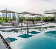 Swimming Pool 7 Oakwood Residence Sukhumvit Thonglor Bangkok 