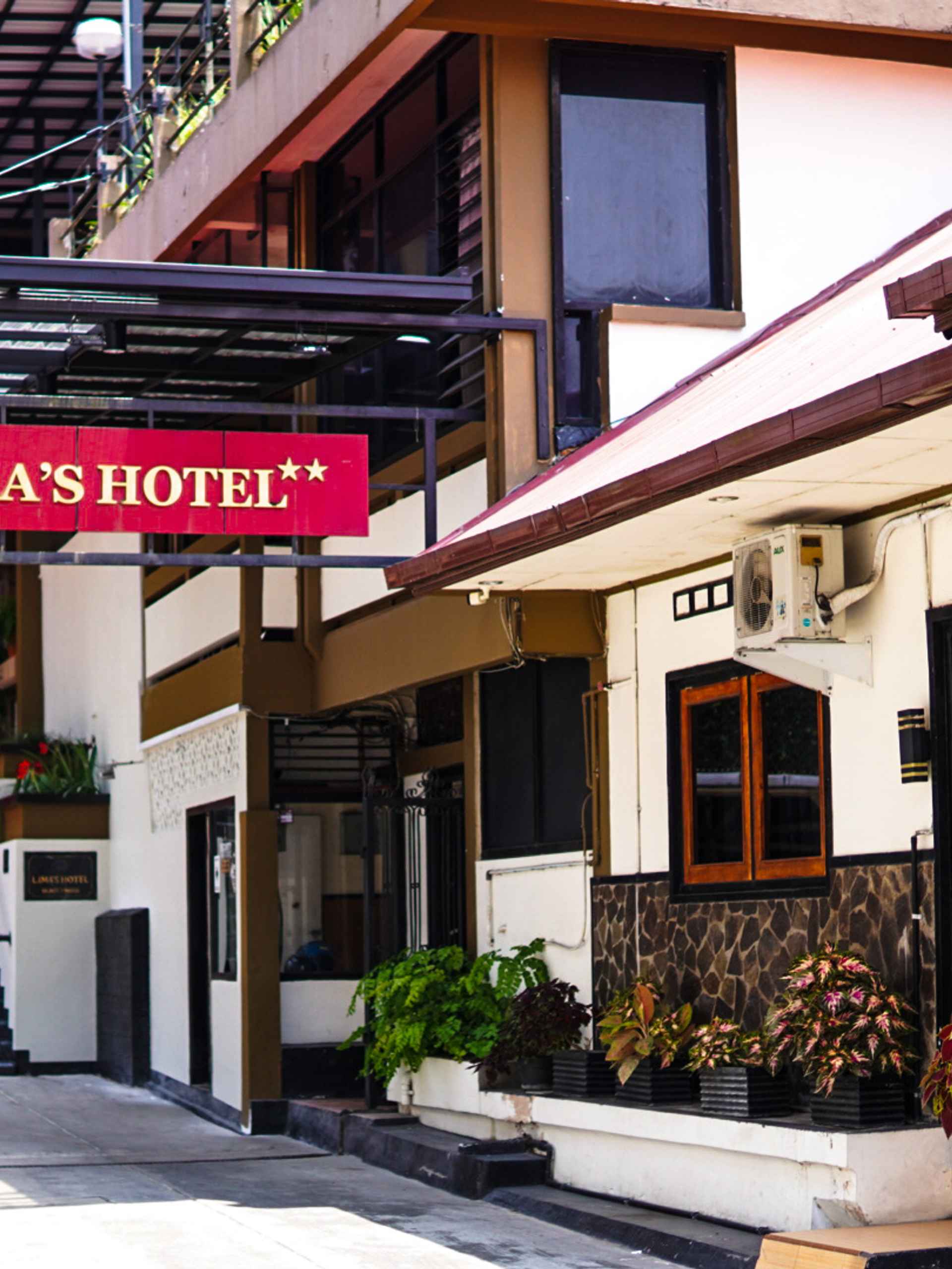 Exterior Limas Hotel Bukittinggi