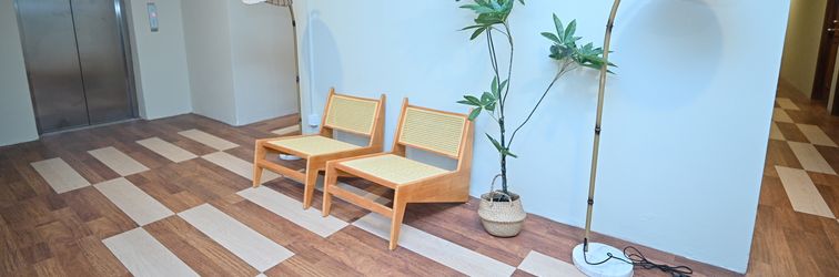 Lobby Swing & Pillows - Chinatown Kuala Lumpur