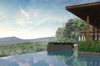 Swimming Pool Royal Tulip Gunung Geulis Resort and Golf