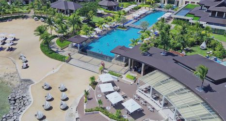 Exterior 2 Crimson Resort and Spa Mactan