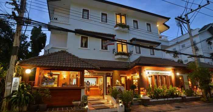 Luar Bangunan Sri Pat Guest House