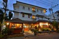 Luar Bangunan Sri Pat Guest House