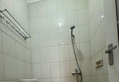In-room Bathroom 6 Mitra Mutiara Inn