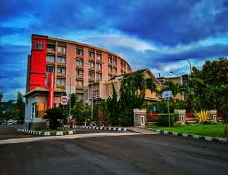 Exterior 2 Sutan Raja Hotel & Convention Centre Amurang