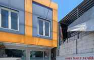 Exterior 2 Losmen Family Syariah Bypass Juanda Mitra RedDoorz