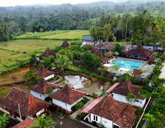 Bên ngoài 2 Kampoeng Joglo Ijen