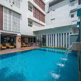 Swimming Pool 1 Ratana Hotel Rassada, Phuket Butterfly Garden and Insect World Hotels