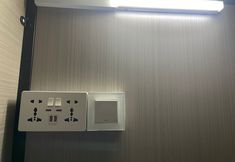 Bedroom 6 Meadows Hostel - Newly Renovated