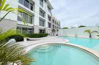 Swimming Pool LeBlanc Hotel and Resort