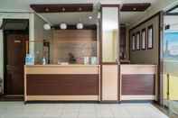 Lobby Urbanview Hotel de Kopen Malang by RedDoorz