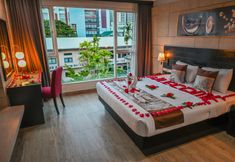 Bedroom 3 Boss Suites Nana Hotel