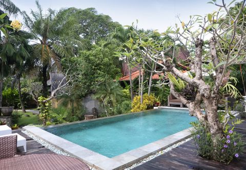 Swimming Pool Urbanest Inn Villa Seminyak