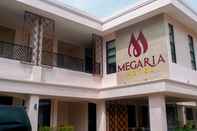 Exterior Megaria Hotel Merauke