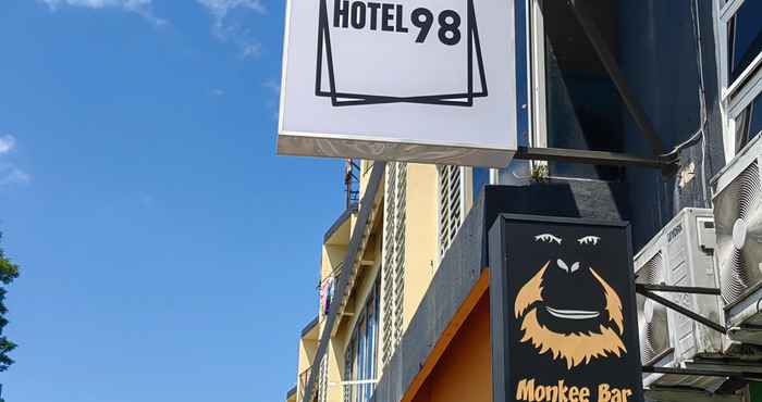 Exterior Hotel 98