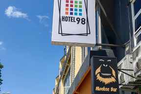 Hotel 98