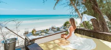 Restoran 3 High Season Pool Villa & Spa