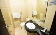 In-room Bathroom 3 UNS INN Solo