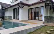 Swimming Pool 7 Villa ChavaMinerva Dima - Ciater Highland Resort