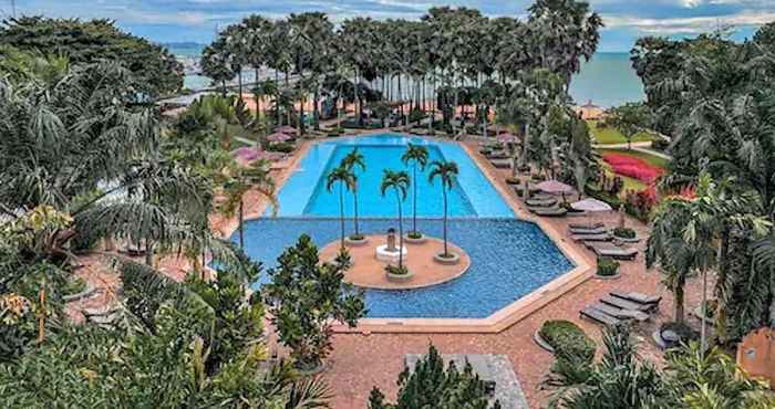 Kolam Renang Botany Beach Resort