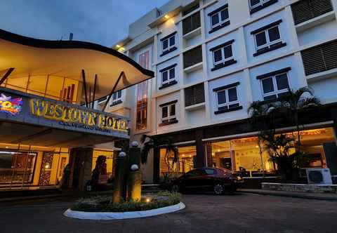 Bên ngoài MO2 Westown Hotel Iloilo - Smallville