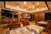 Bar, Cafe and Lounge Coron Westown Resort