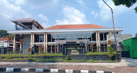 外部的 2 Hotel Purnama Mulia