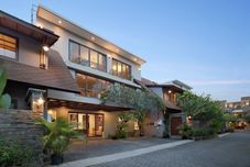 外部的 Puri Sabina Bed and Breakfast