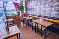 Bar, Kafe, dan Lounge Viva Hotel Kediri by Azana