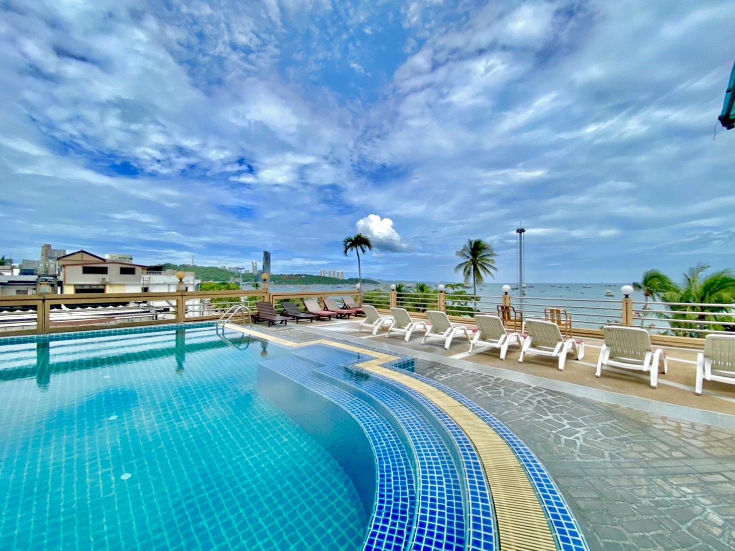 Swimming Pool 7 AA Pattaya Hotel