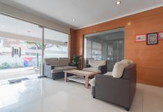 Others 5 RedDoorz Syariah near BTC Fashion Mall