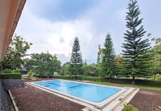Swimming Pool 2 Urbanview Hotel Tridaya Cisarua Puncak
