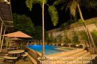 Swimming Pool Hotel Carmelita